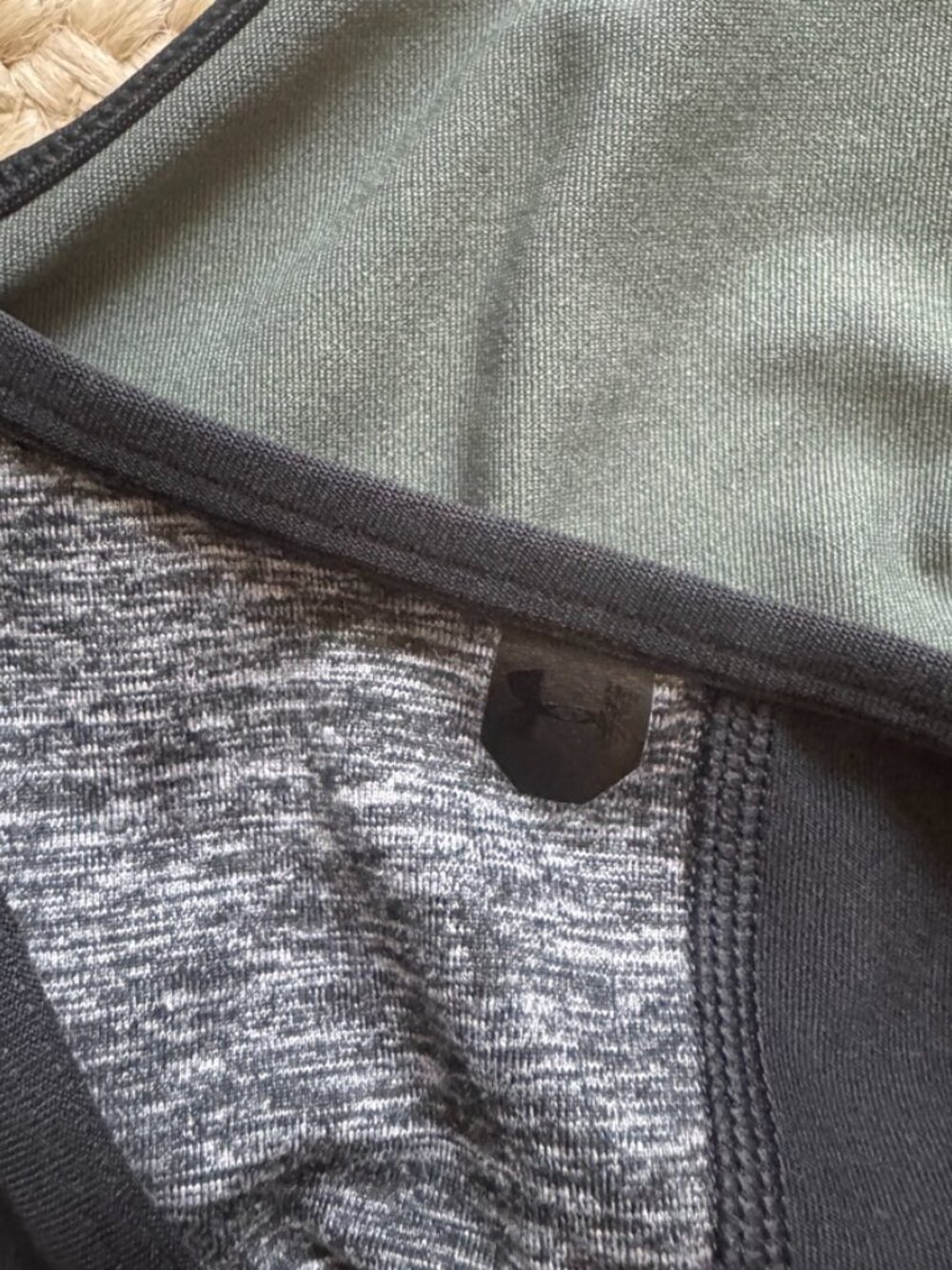 Under Armour Light Support Sports Bra Black Gray Colorblock Strappy Size L - Picture 4 of 4
